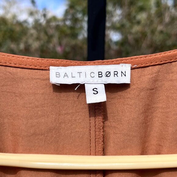 Baltic Born Santana Wide Leg Kimono Sleeves Belted Jumpsuit in Dark Camel Size S - Picture 5 of 9